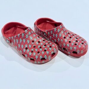 Crocs x Vineyard Vines Classic Clogs Mens 11 Christmas Trees on Cars Red Collab